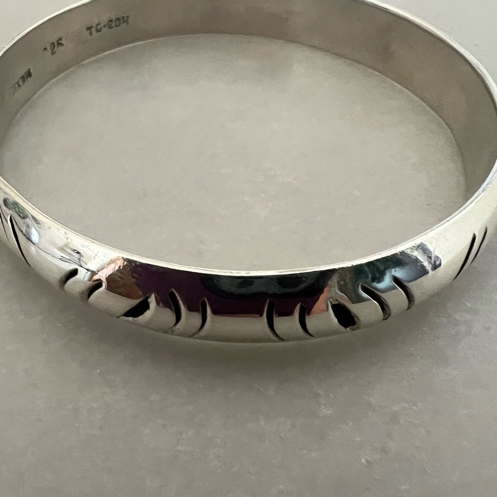 Taxco Mexico Silver Bangle Bracelet with Slit Design - Picture 6 of 9